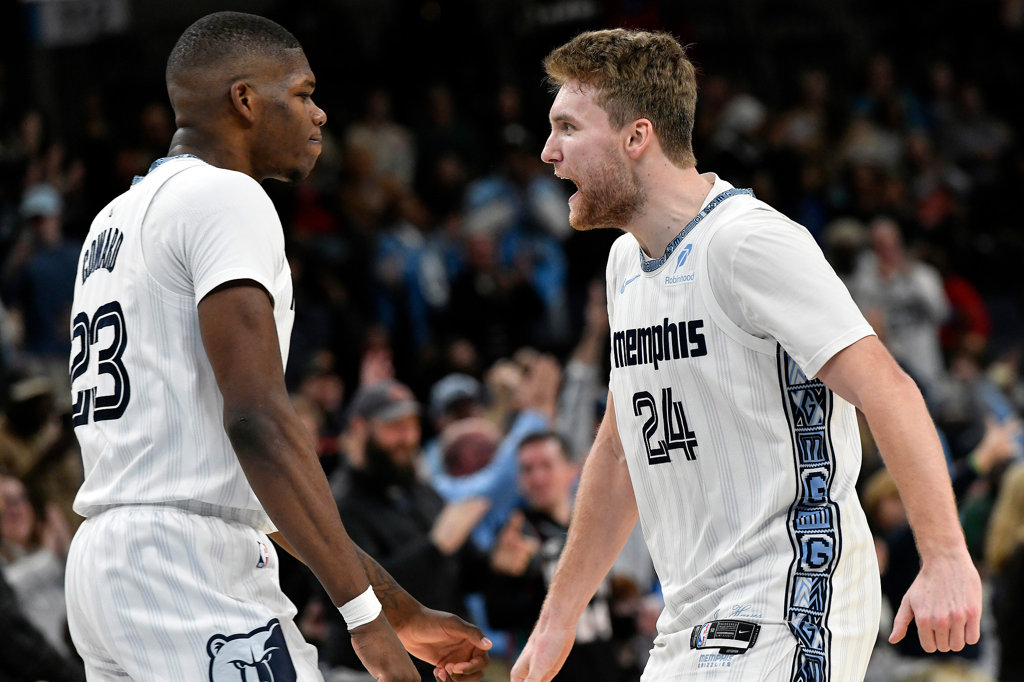 考沃德21+8兰代尔16+9 灰熊末节发威主场逆转篮网